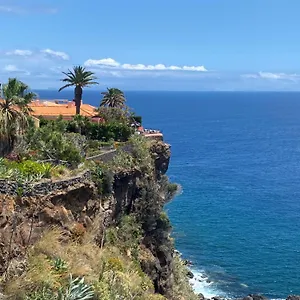 & Art Madeira Penzion